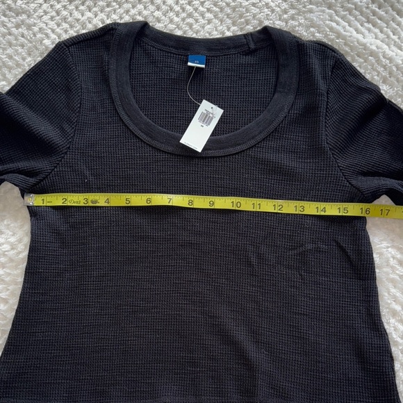👚 🆕 Women’s Old Navy Black Waffle Long Sleeve Scoop Neck Top – Size XS - Picture 3 of 7